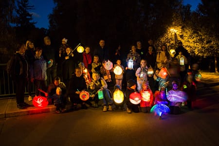 sokol královo pole závěrečné skupinové foto průvodu v předvečer památného dne sokolstva 7. října 2025, foto: ondřej škára - webskit.cz